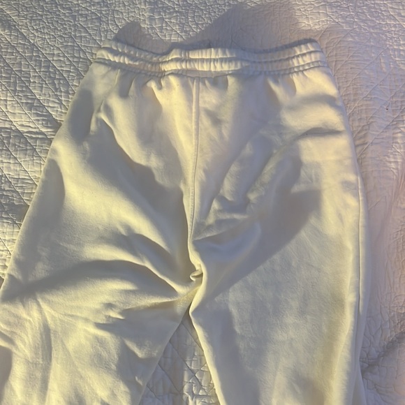 White sweatpants, new, used a couple times, no stain and cotton fabric - Picture 3 of 5